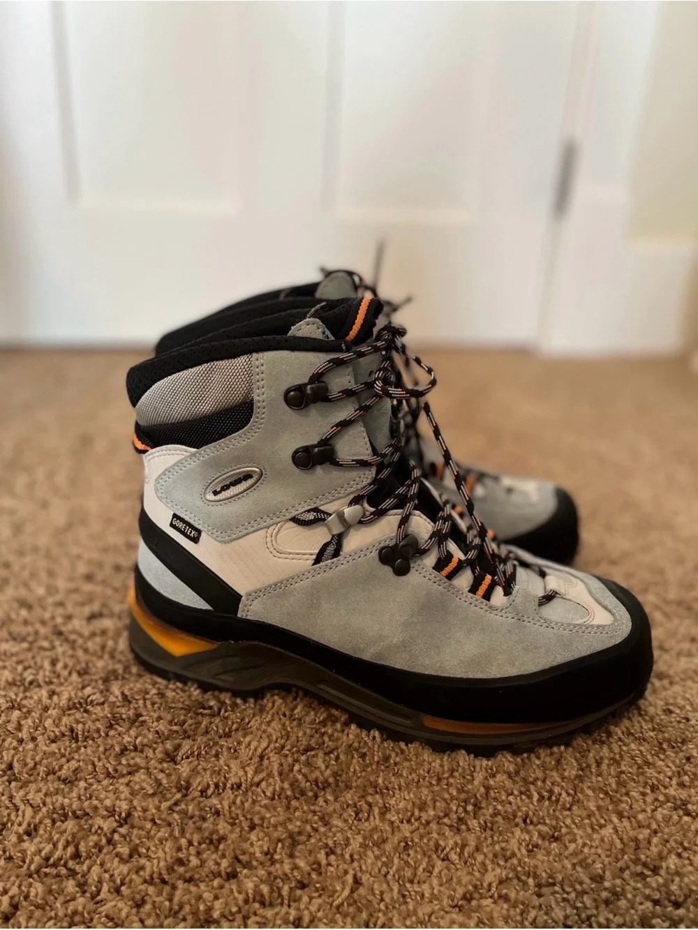 Women’s Lowa Cevedale Pro GTX Mountaineering Boots – Size 8 (EU 40)